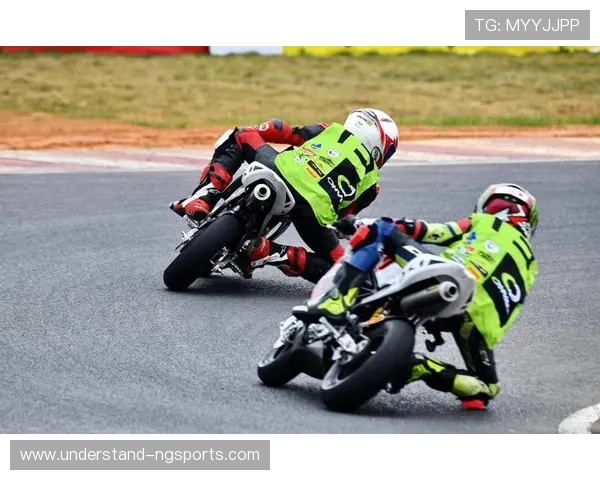 意大利大奖赛精彩回顾摩托车手争夺冠军激烈瞬间解析